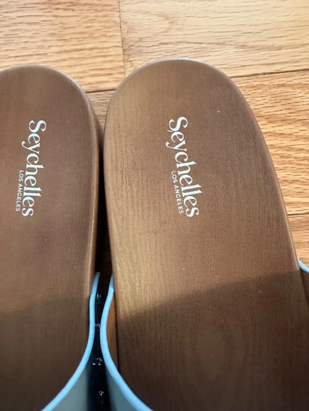 Seychelles Los Angeles slide size 8